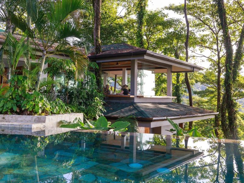 Dining area next to infinity pool.