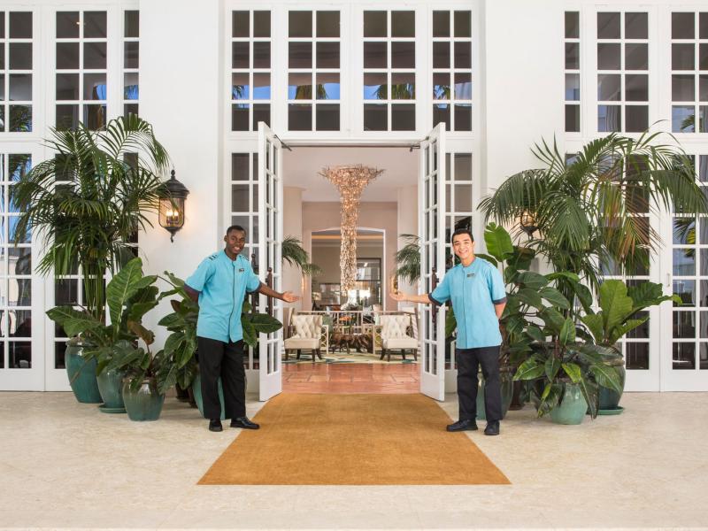 The Palms Hotel & Spa Entrance