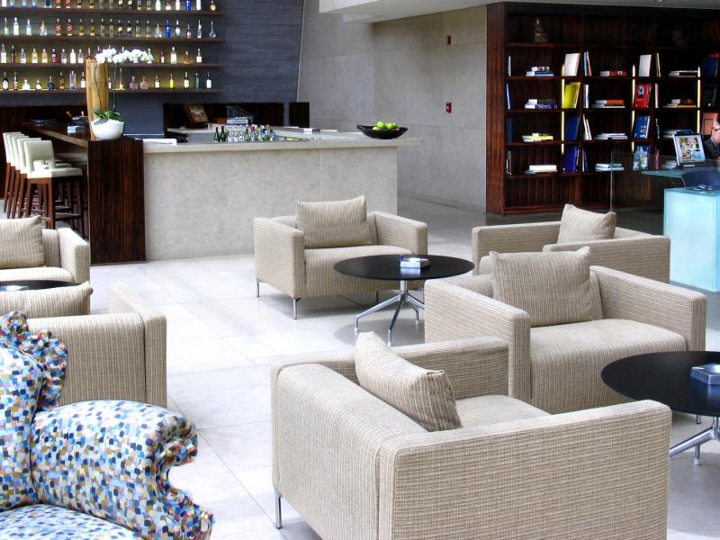 Dramatic lines, natural light, and curated design elements define Hotel Unique’s striking lobby—an immersive introduction to the hotel’s architectural vision.