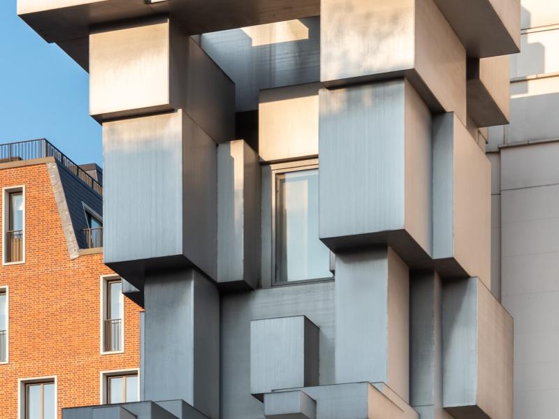 A bold architectural statement, where contemporary art seamlessly integrates with the hotel’s iconic façade.