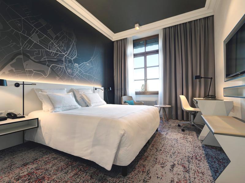 Premium Lakeside Room