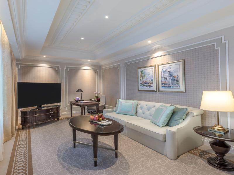 Premier Palladian Suite King Living Room