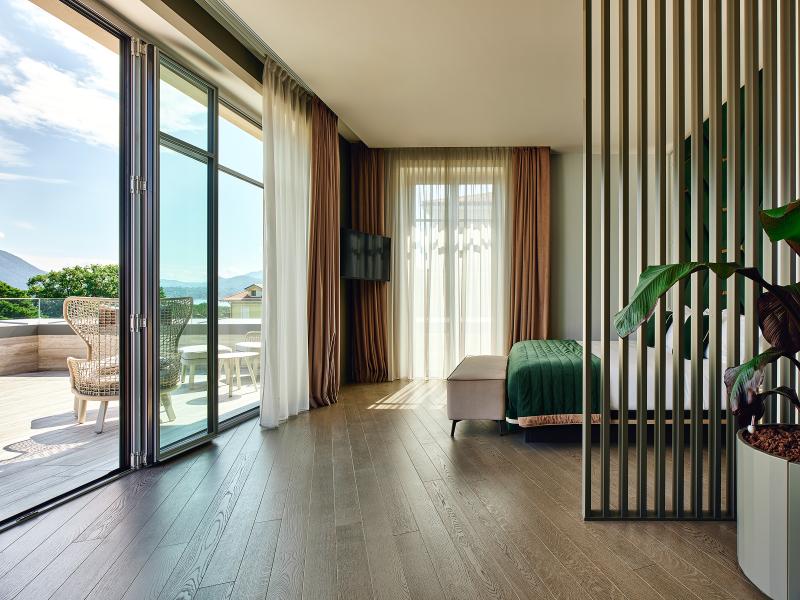 Boutique Hotel Stresa Guestroom with Balcony
