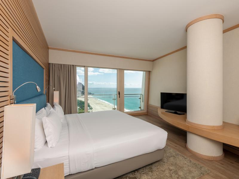 Sesimbra Oceanfront Hotel Accommodations
