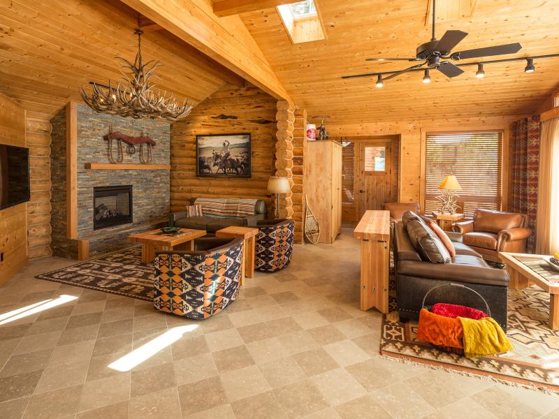 The Retreat, Links and Spa at Silvies Valley Ranch Lakeside Log Cabin Common Area