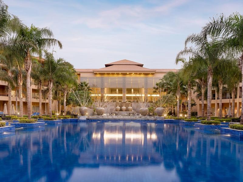 Dusit Thani LakeView Cairo Exterior & Pool