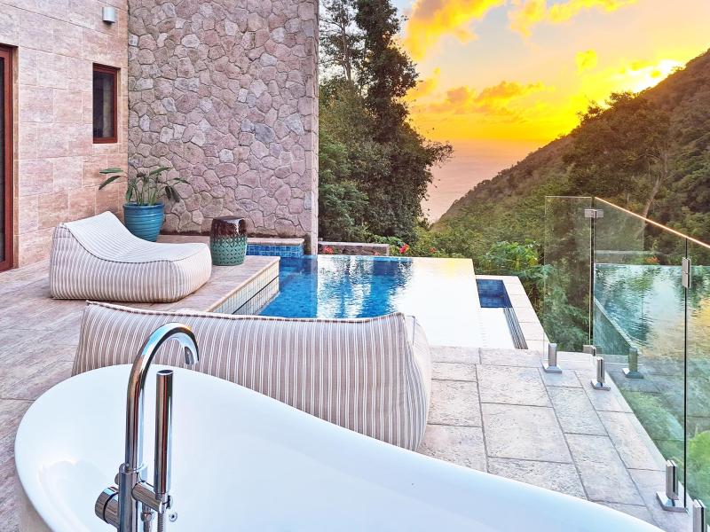 Coulibri Ridge SPA Terrace