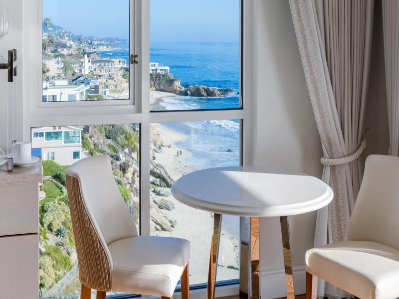 Surf & Sand Resort Laguna Beach Premium Oceanfront King Corner Studio Seating