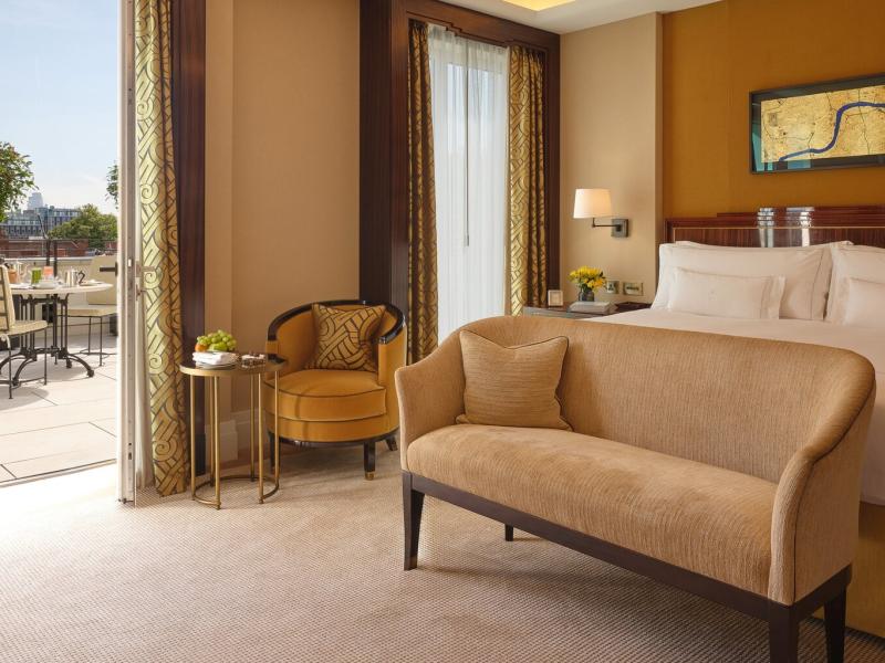 The Beaumont Mayfair Premier Junior Suite with terrace Overview of Bedroom