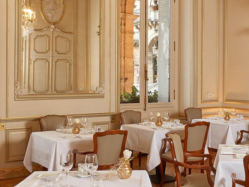 Hotel Regina Louvre Dining
