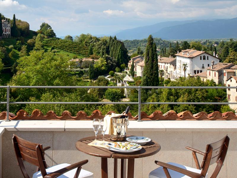 Hotel Villa Cipriani Mountain View