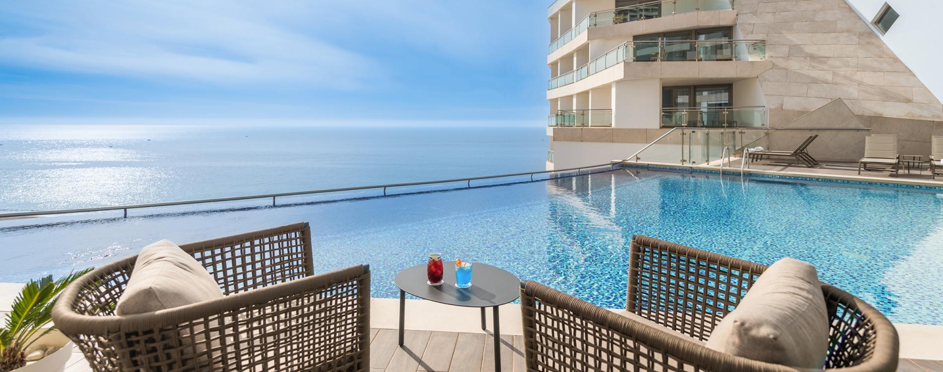 Sesimbra Oceanfront Hotel Infinity Pool