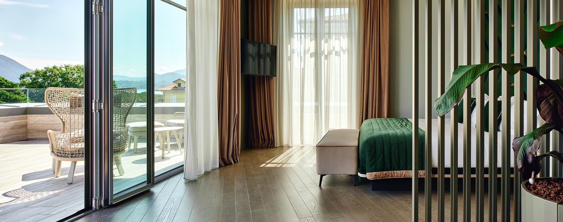Boutique Hotel Stresa Guestroom with Balcony