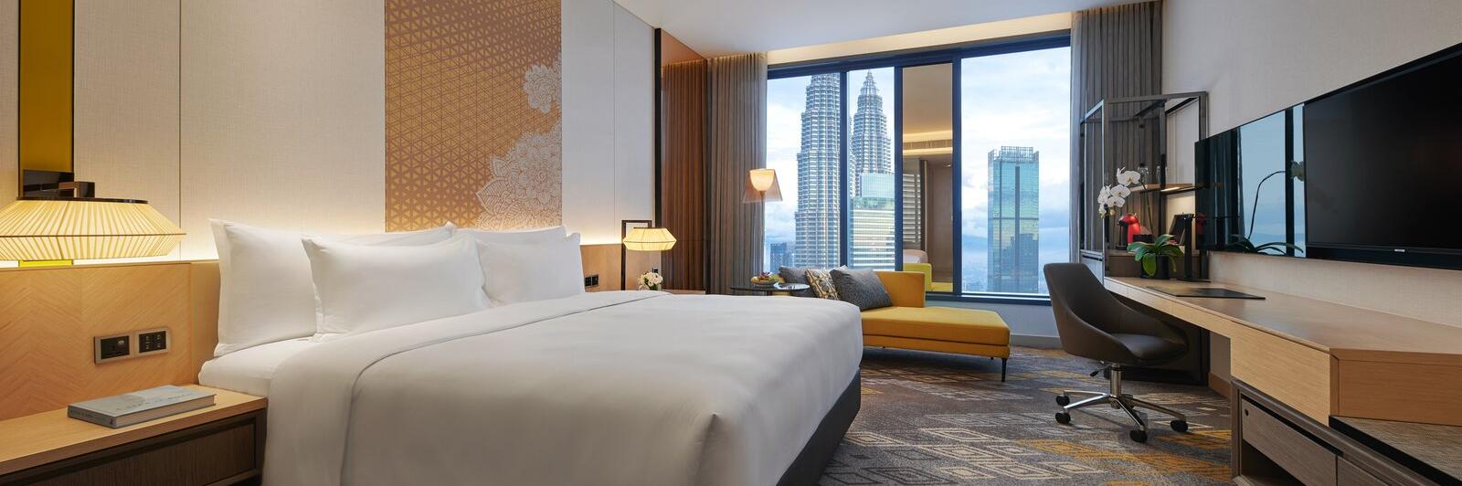 EQ Deluxe King with Twin Towers View