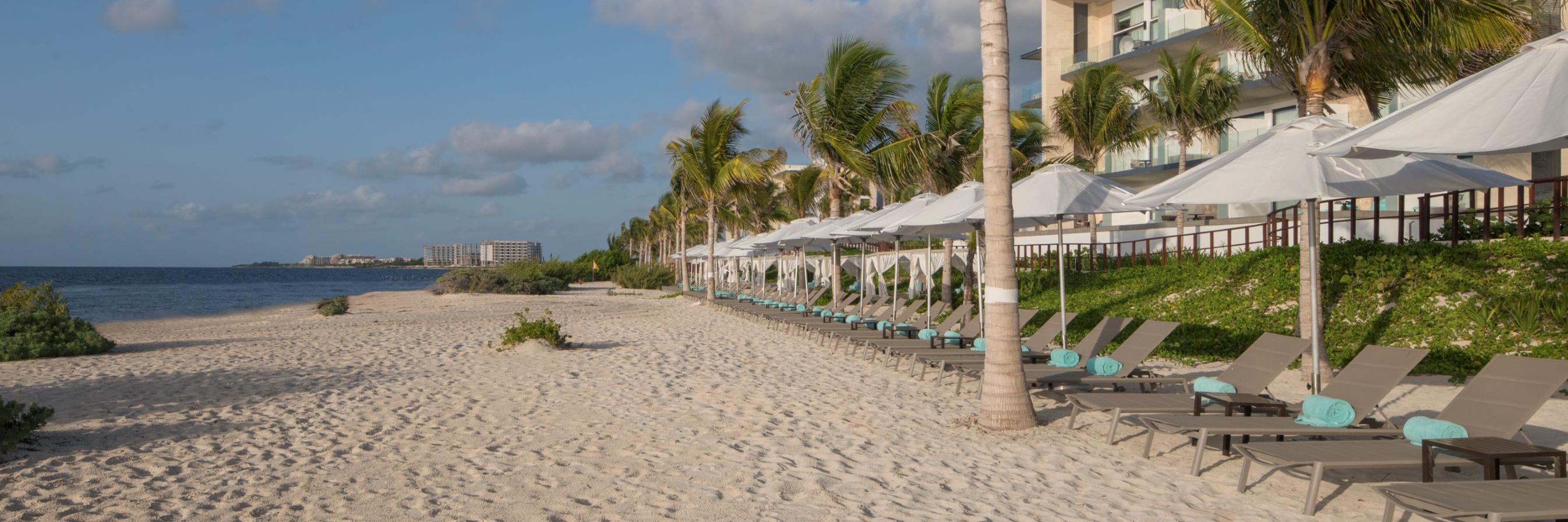Haven Riviera Cancun: Beach Lounge