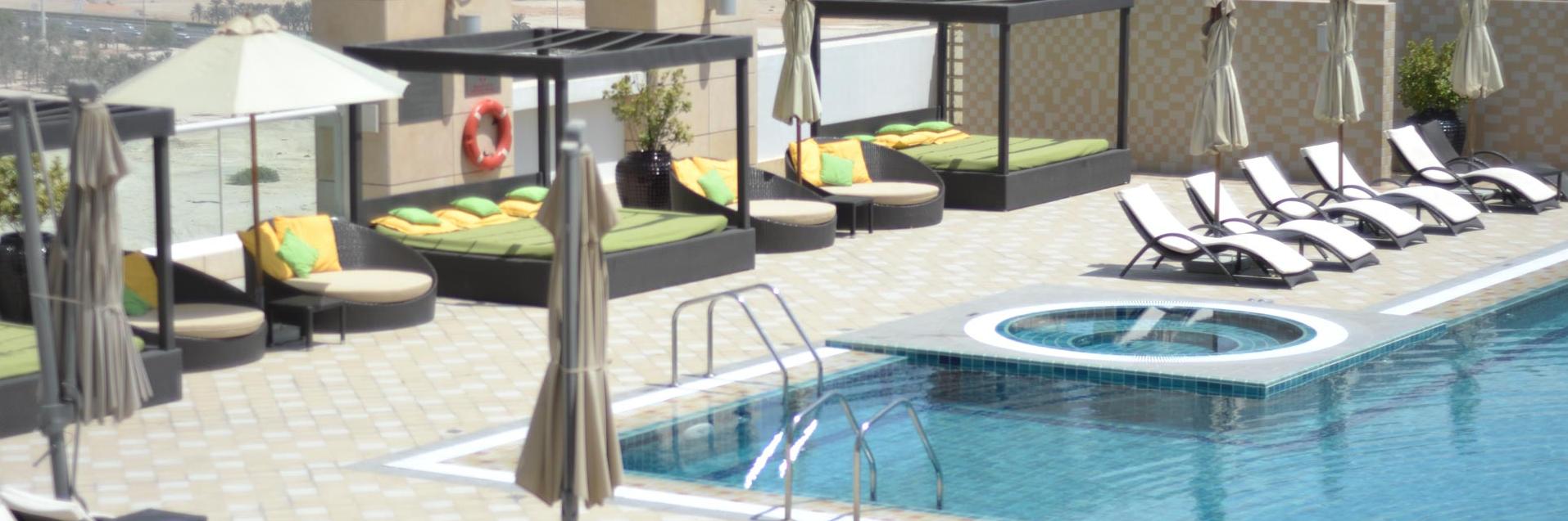Dusit Thani Abu Dhabi Pool