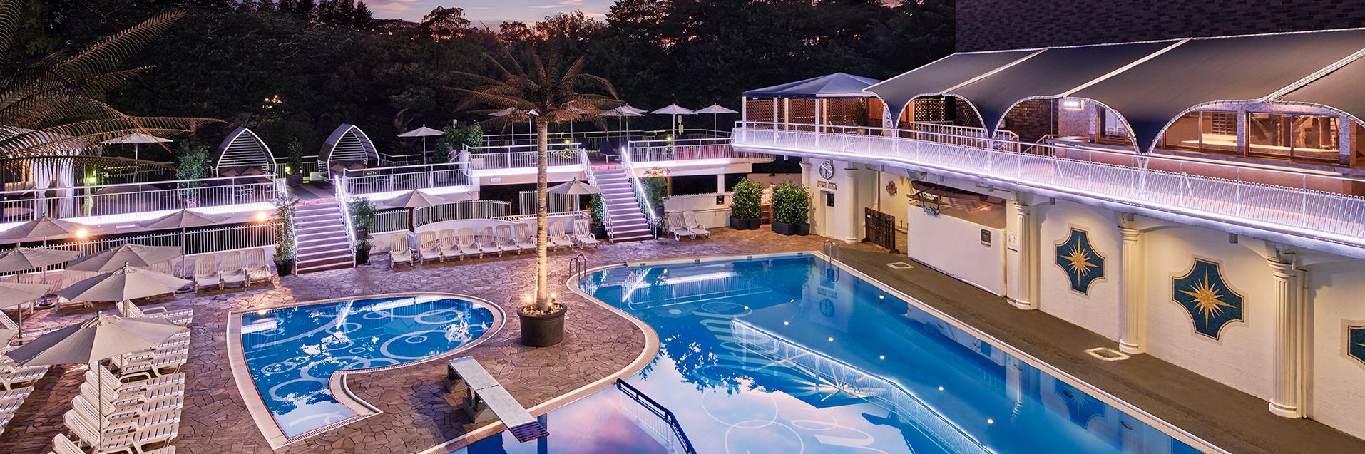 Hotel New Otani Tokyo "The Main" | Pool View at Night