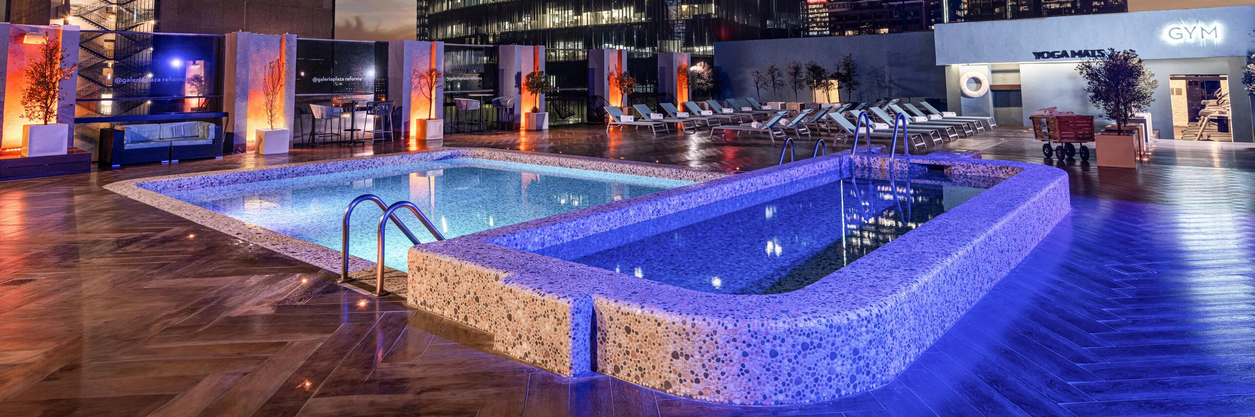 Galeria Plaza Reforma Pool Night Shot