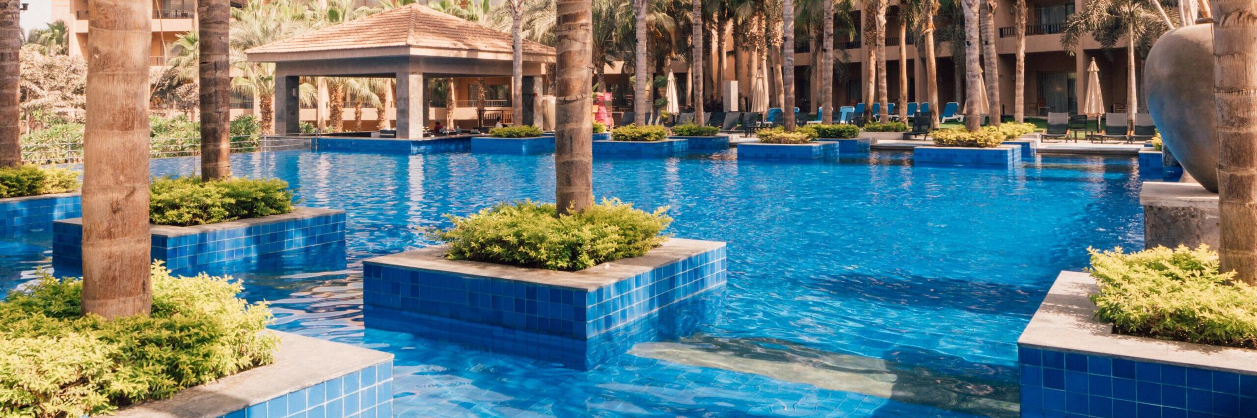 Dusit Thani LakeView Cairo Pool