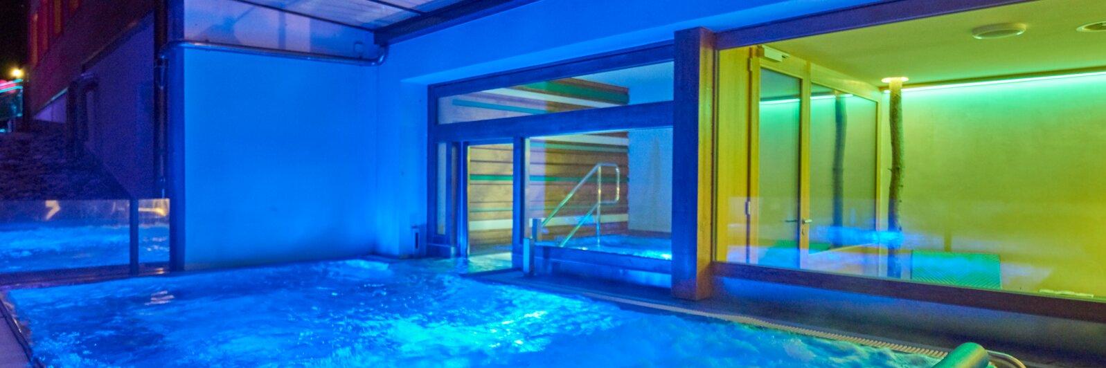 ASPEN alpin lifestyle Hotel Pool at night