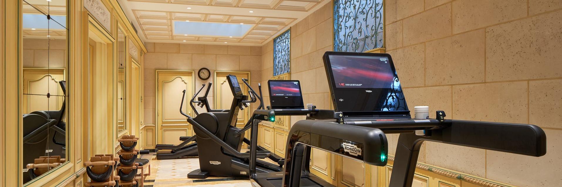 Hotel Regina Louvre Fitness Room