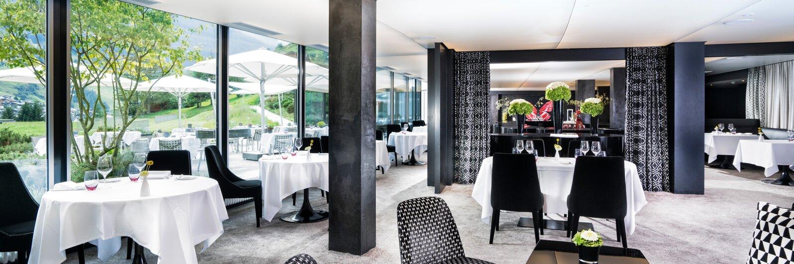 7132 Hotel Red Restaurant