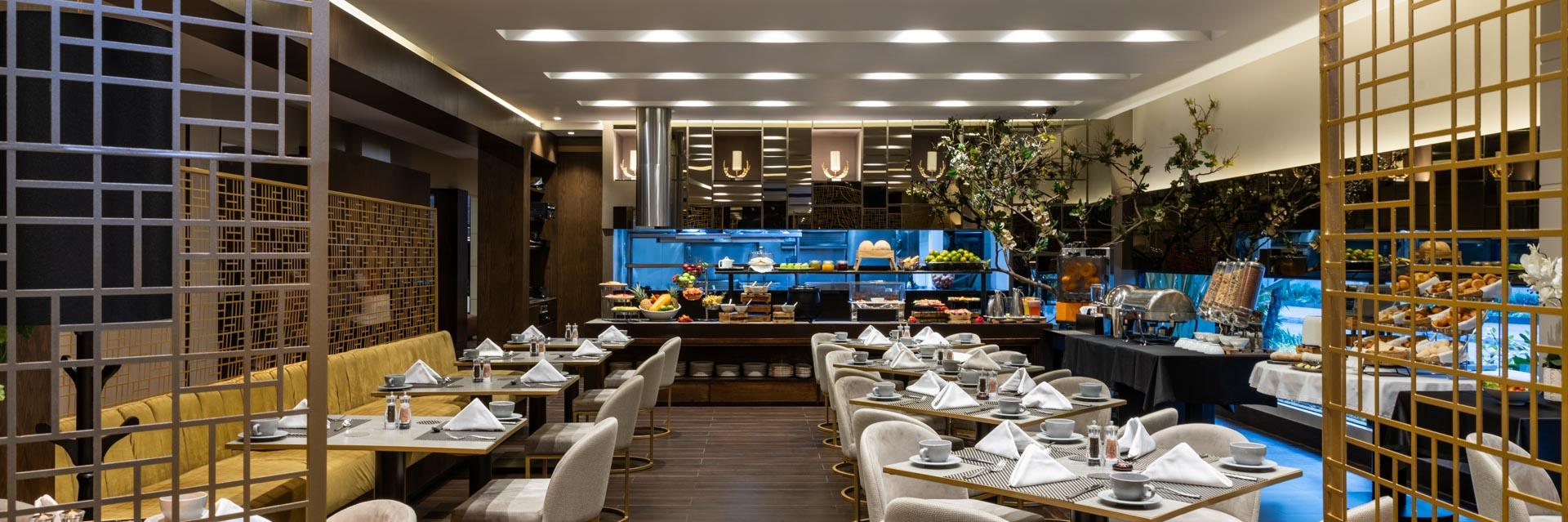 93 Luxury Suites & Residences Luxury Garden Restaurant
