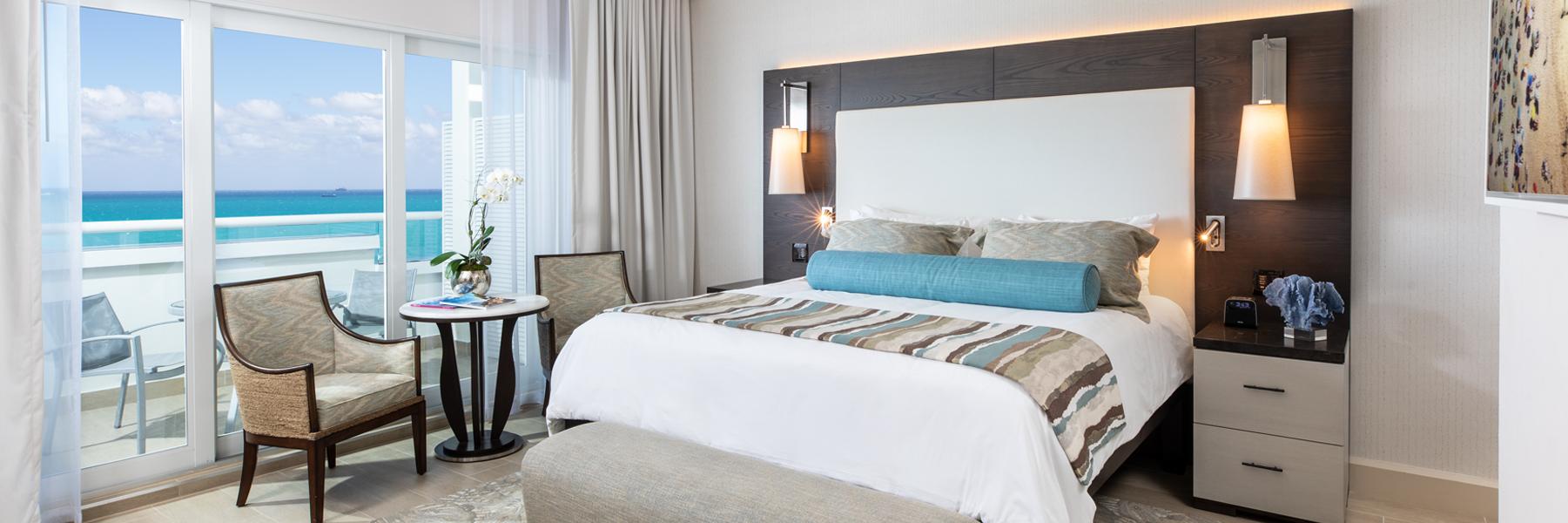The Palms Hotel & Spa guestroom