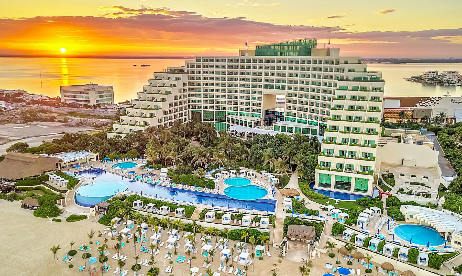 Live Aqua Cancun All Inclusive Adults Only -Toma Area Pools and Beach.jpg